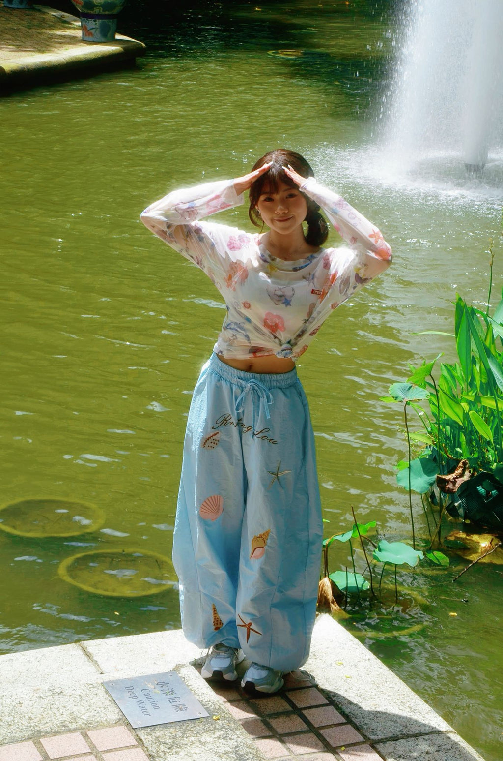 Embroidered shell print pants