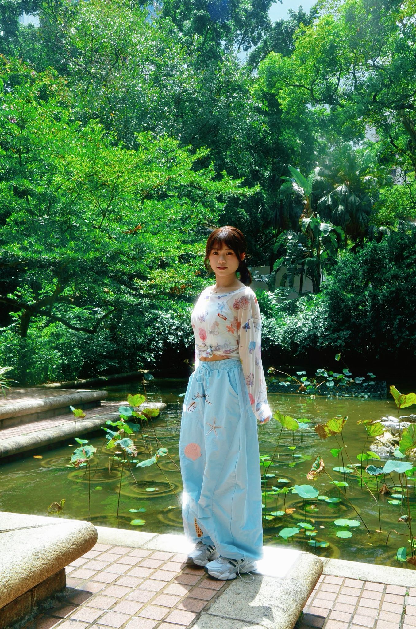 Embroidered shell print pants