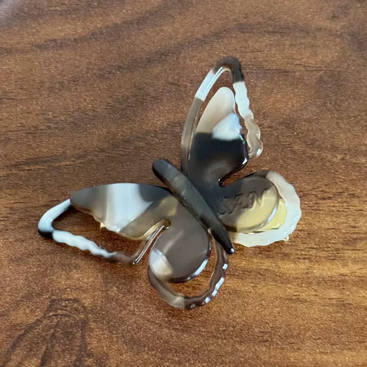 Butterfly shape hair clip